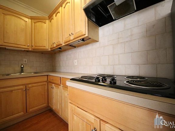 4th image of 34 E 11th St APT 3D
