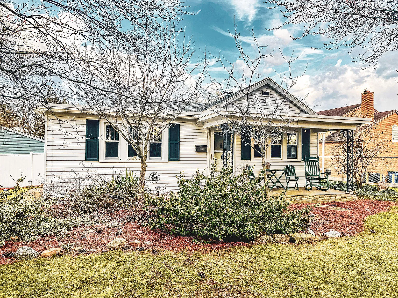 1526 Rosewood Ave SE photo 1