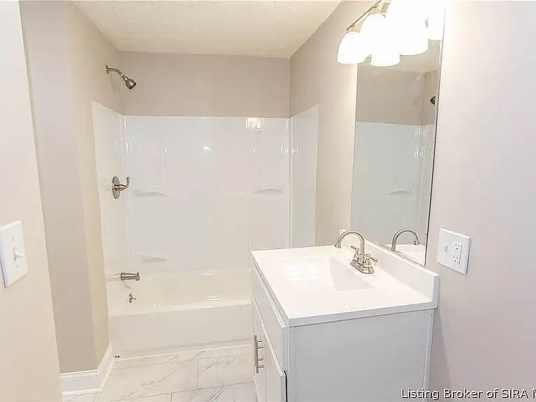 1725 E Oak St — Photo 12