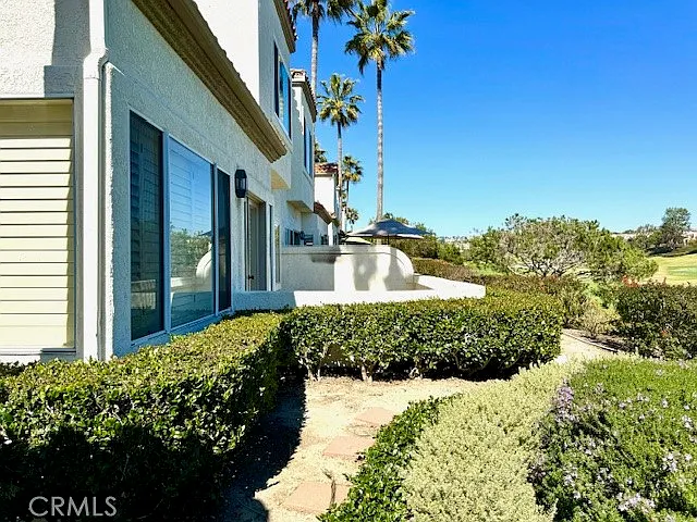 2 bed, 1045 sqft, $4,500 — Photo 3