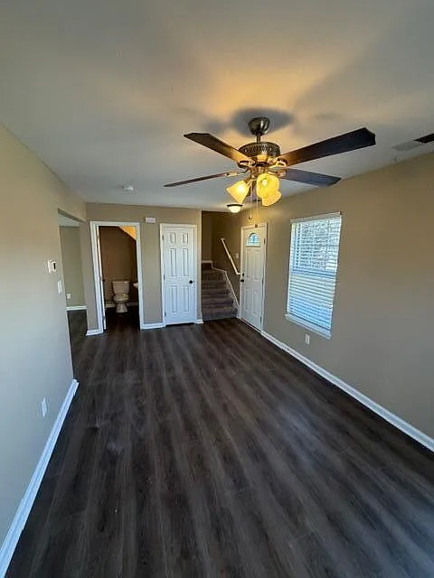 3 bed, 2.5 bath, 1225 sqft, $1,695 — Photo 3