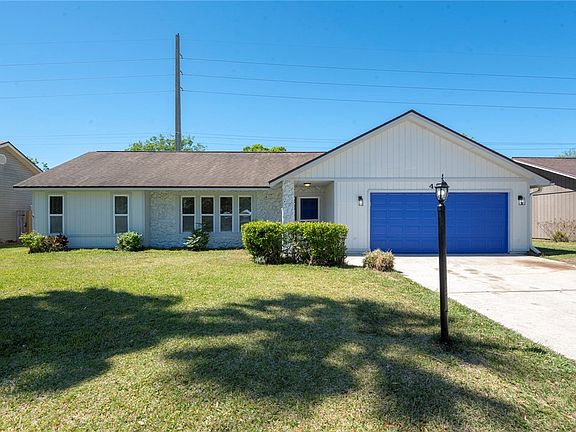 3rd image of 490 Spruceview Dr