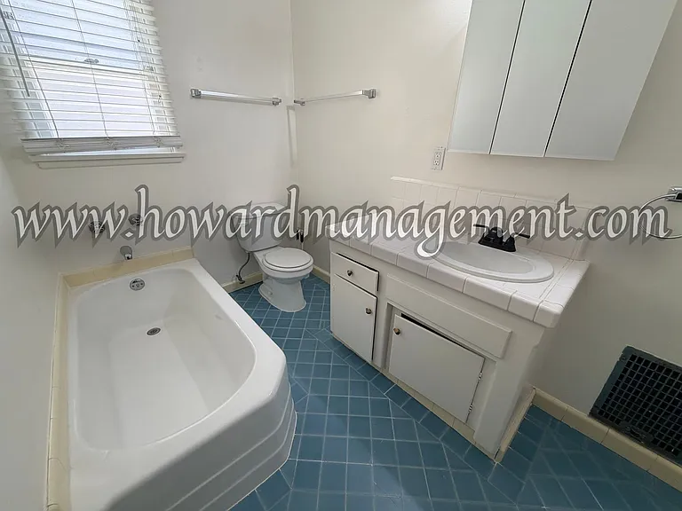 1048 Corning — Photo 8