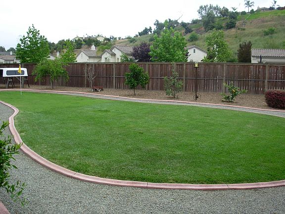 Putting green/RV park. gate/side yard