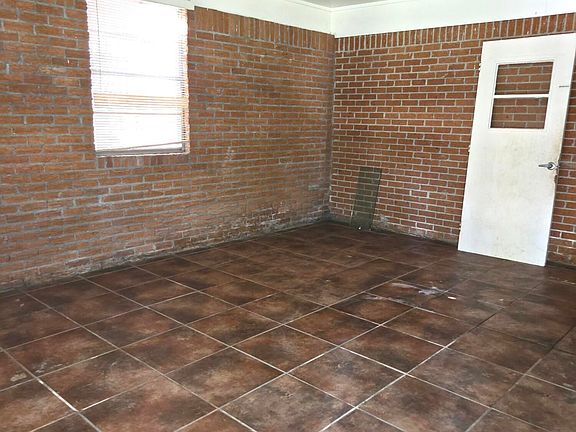 3rd image of 2033 Harold St