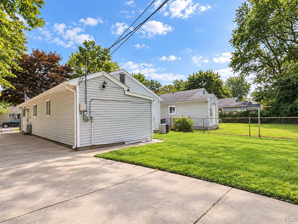 18285 Deering St, photo 24