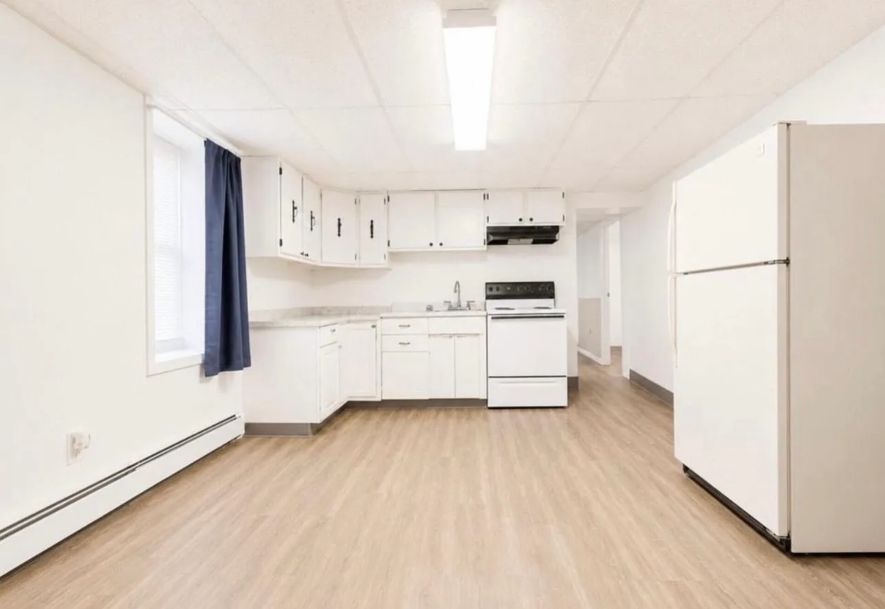 3 bed, 800 sqft, $1,350 — Photo 3