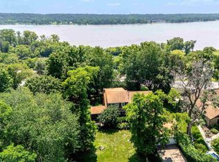 25111 Valley Dr, Bettendorf, IA 52722