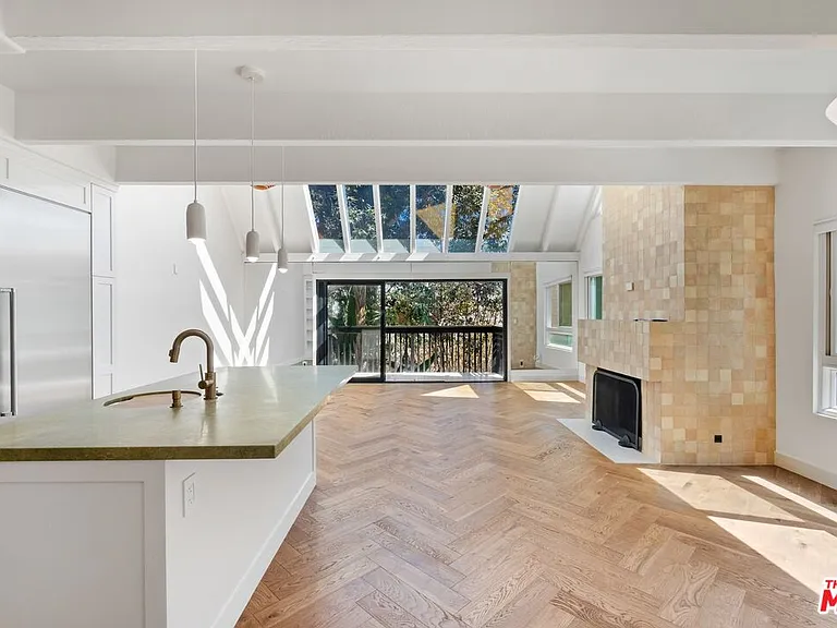 33 E Reef St #4 — Photo 6