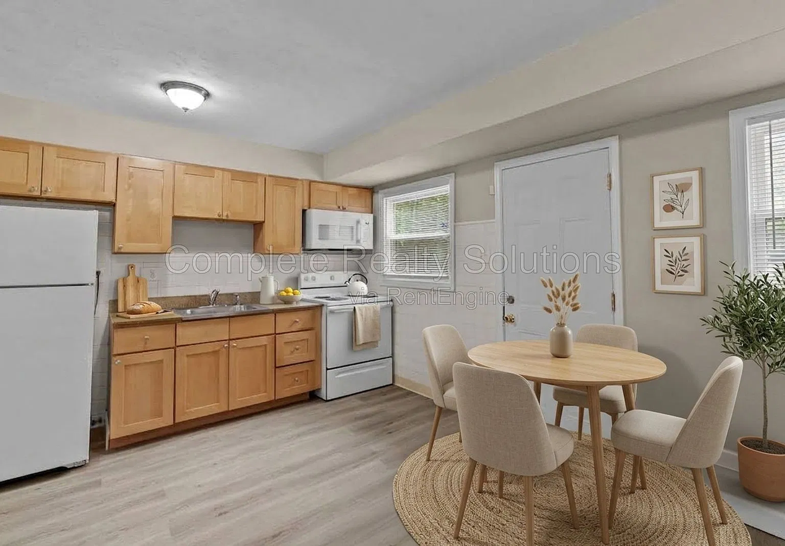 3 bed, 1.0 bath, 842 sqft, $1,100 — Photo 2