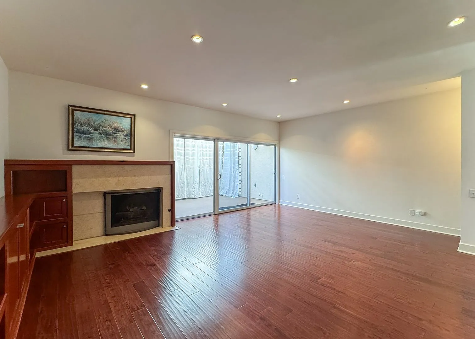 Charming Santa Monica 2-Bedroom Home with Private Patio & Two En-Suite Bedrooms — Photo 4