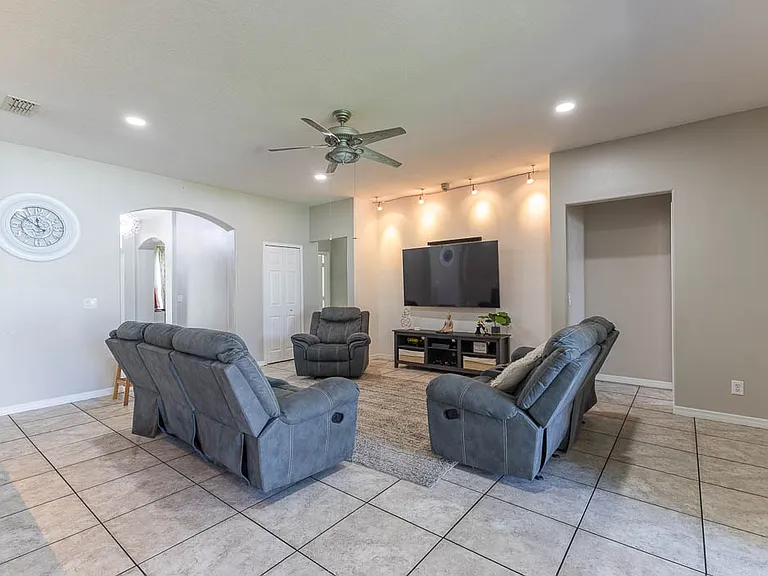 1725 Soaring Heights Cir — Photo 6