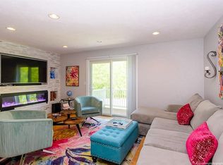 90 Charles Dr UNIT 4, Tiverton, RI 02878