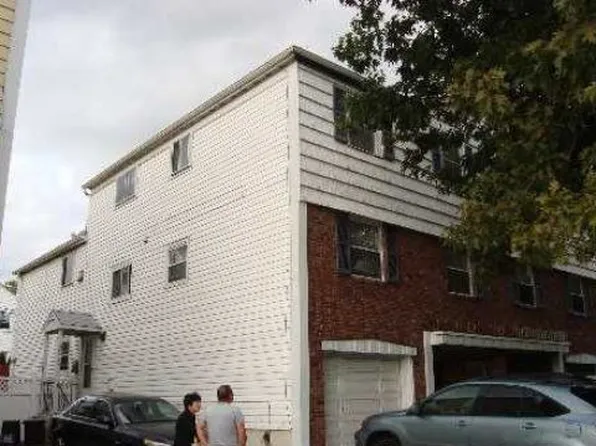 22157 Horace Harding Expy, Flushing, NY 11364