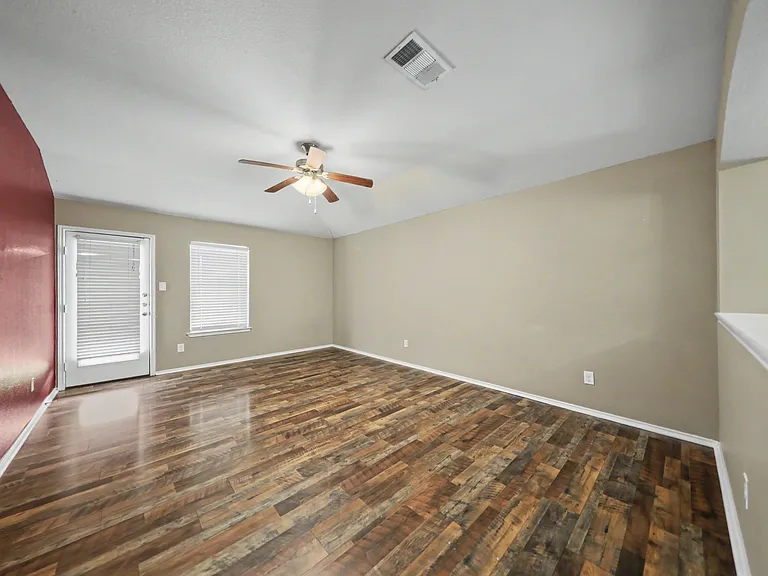 4907 Bayer Hollow Dr — Photo 8