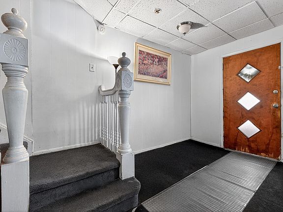 2nd image of 70 W 51st St
