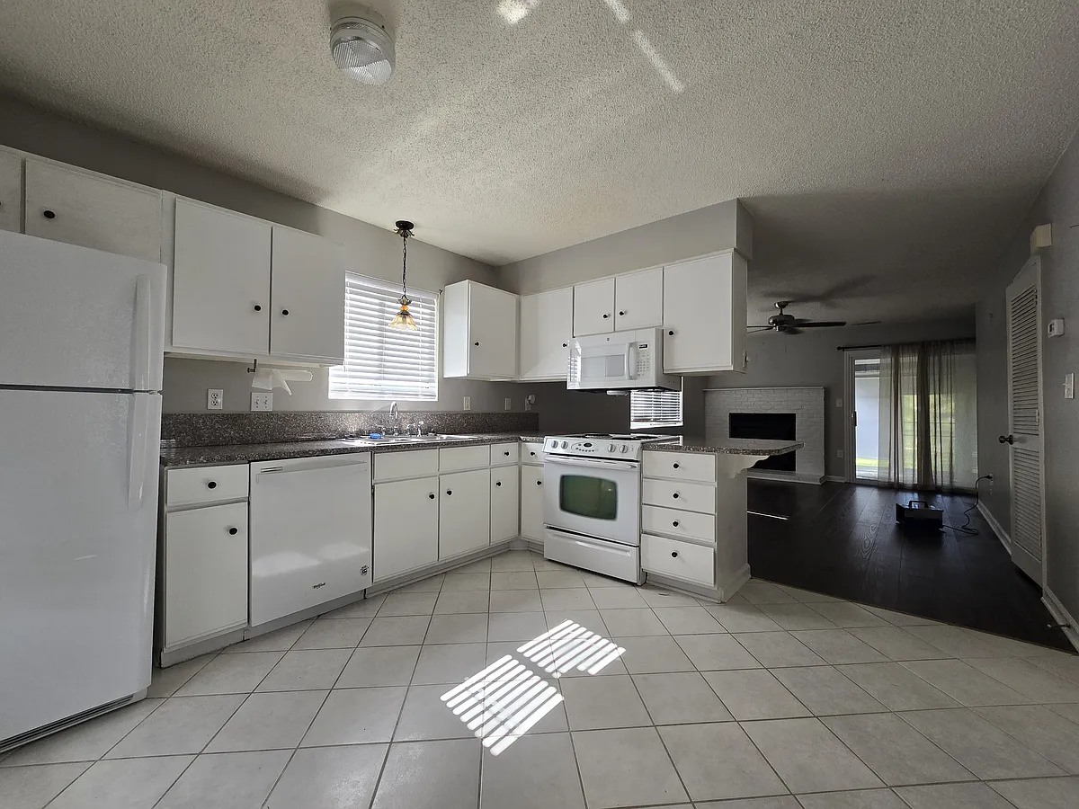 Building Photo - 144 Beaver Pond Loop #53