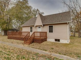 123 N Sawyer St, Wilsonville, IL