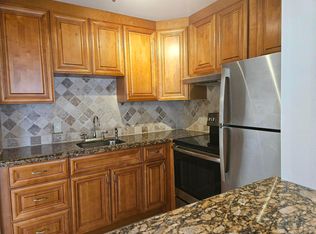 352 Camden Dr #O, West Palm Beach, FL 33417