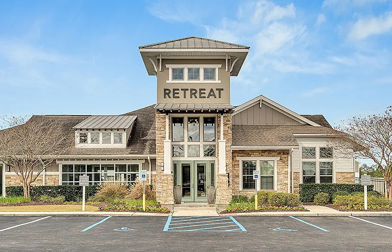 Retreat at Fremaux Town Center Apartments — Photo 17