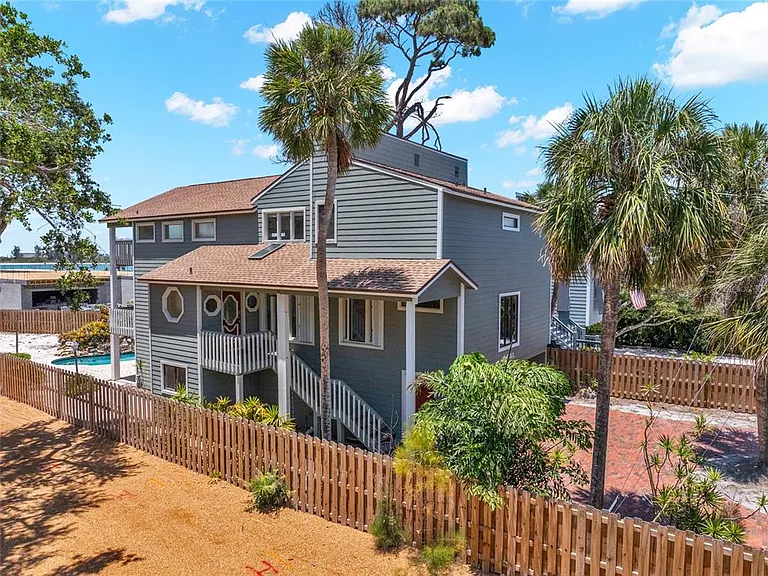 4051 Shell Rd — Photo 3