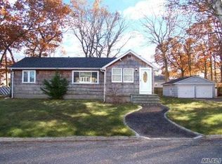 166 Dougherty Ave, Holbrook, NY 11741
