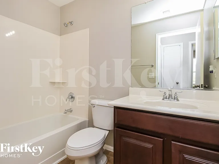 1422 E Penny Ln — Photo 12