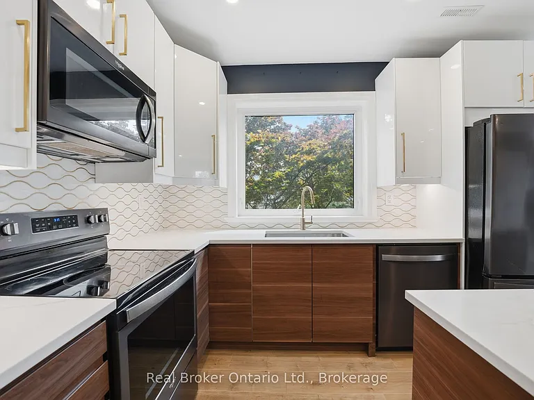 58 Rosslyn Ave N #2 — Photo 7