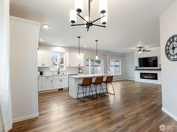 4th image of 20136 Weston Court SW