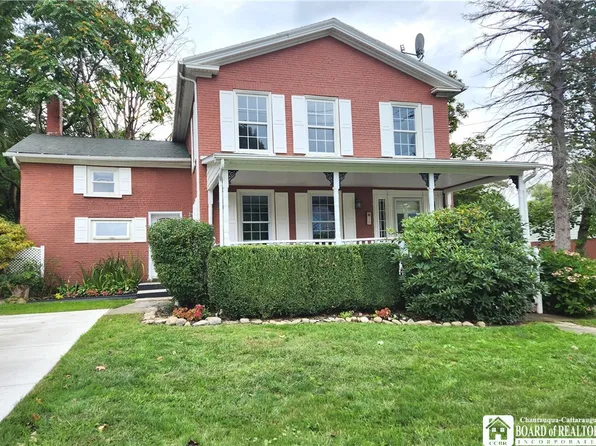 10 Chestnut St, Westfield, NY 14787