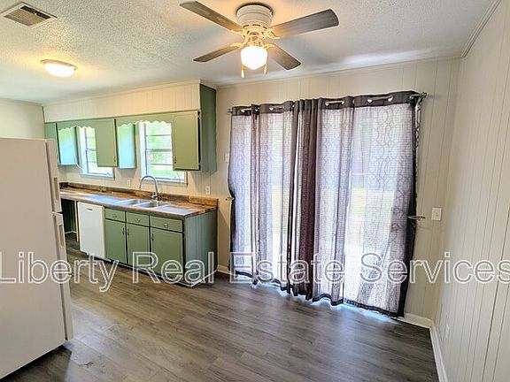 3rd image of 631 Fleming Rd