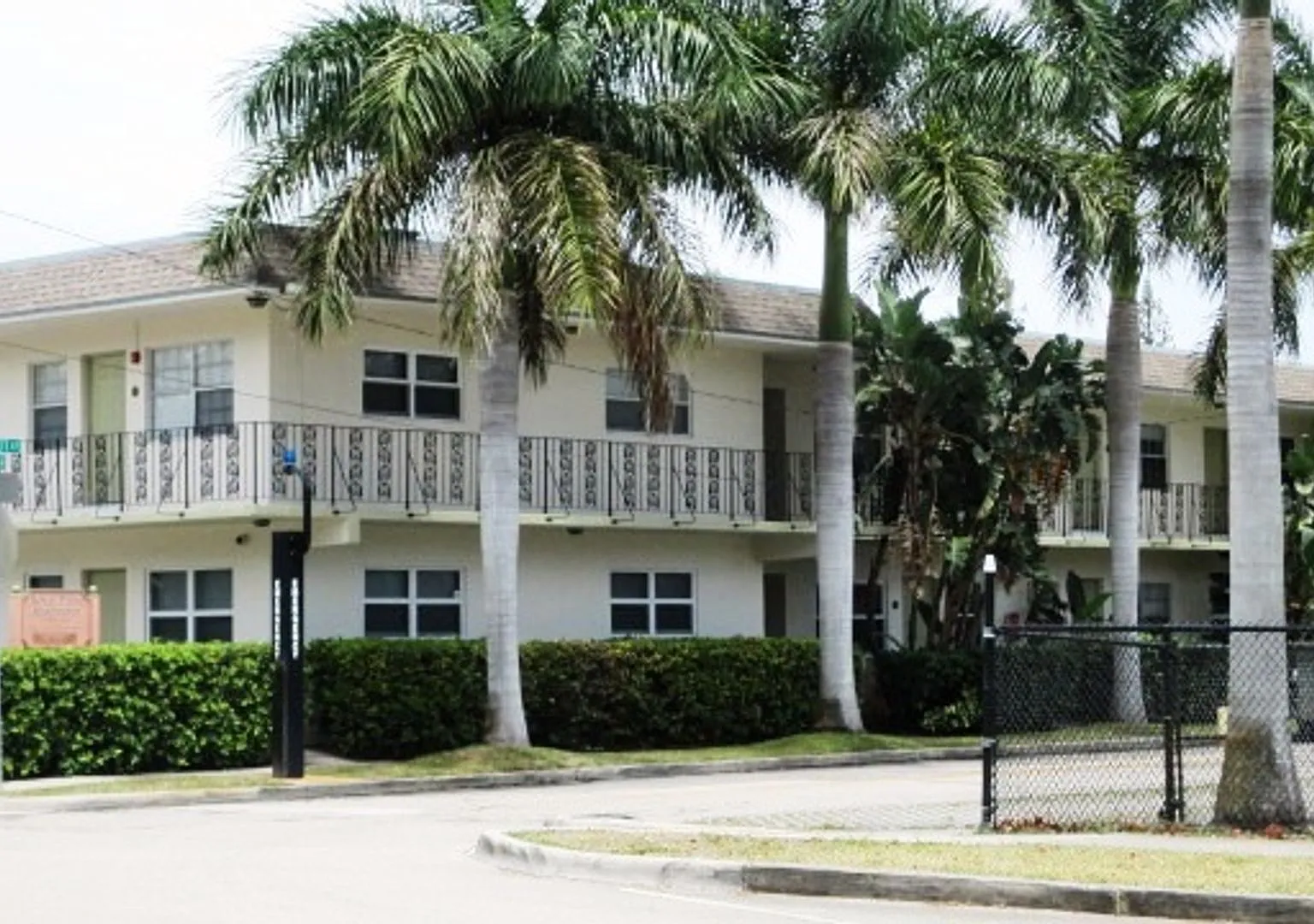 Royal Palm Apartments of Hollywood — Photo 1