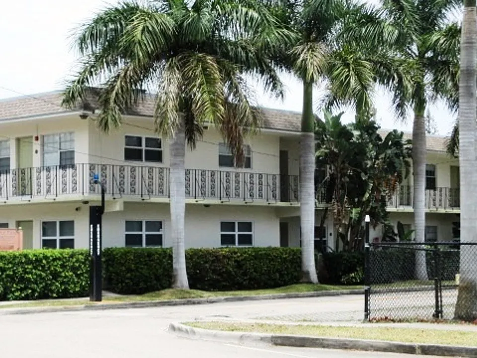 Royal Palm Apartments of Hollywood