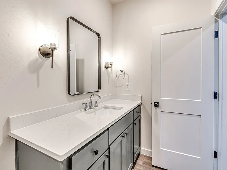 616 W 2nd St #100 — Photo 26