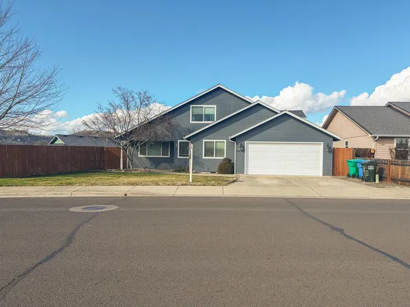 1017 Havenwood Dr, Eagle Pt, OR 97524