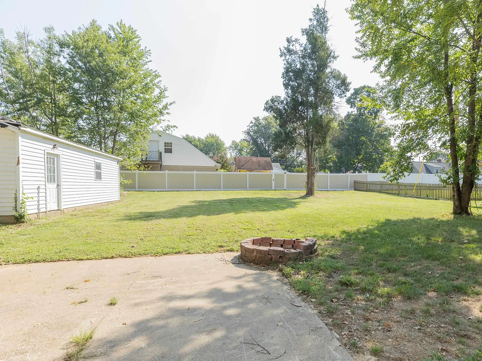 3 bed, 1.5 bath, 1492 sqft, $1,800 — Photo 2