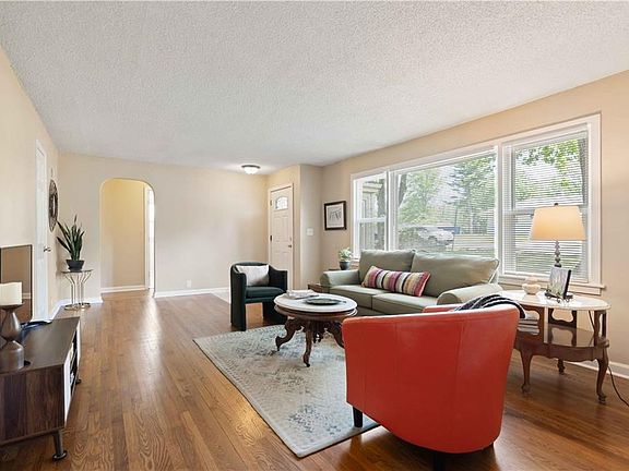 3rd image of 5704 Maywood Ave