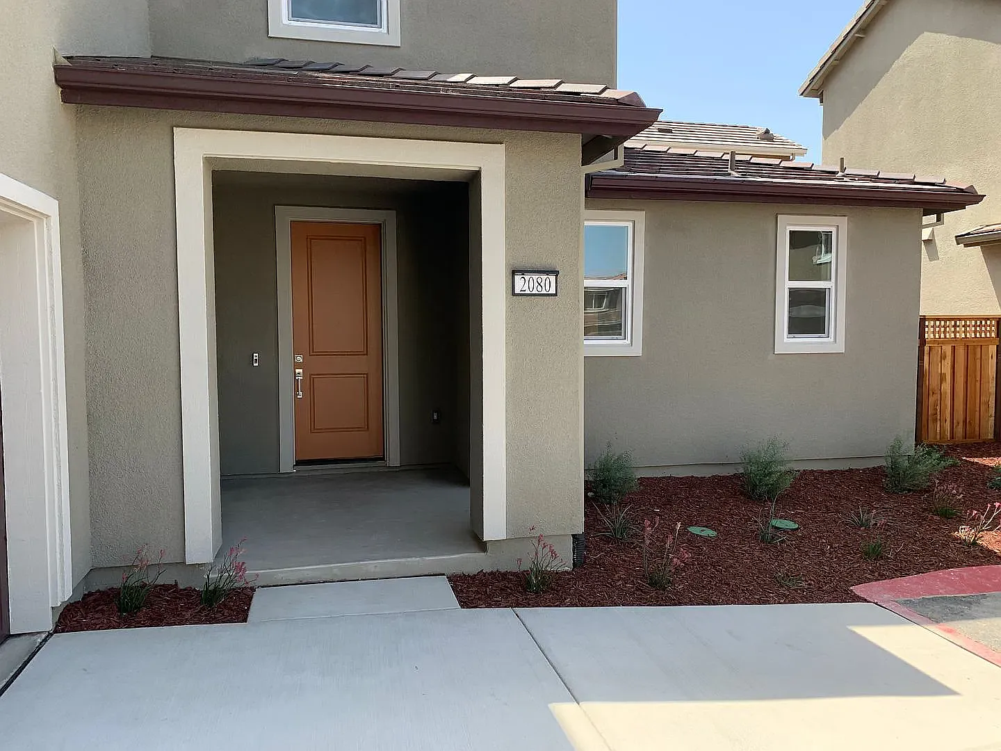 4 bed, 1992 sqft, $2,950 — Photo 4