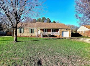 640 Blackthorne Dr, Chesapeake, VA 23322