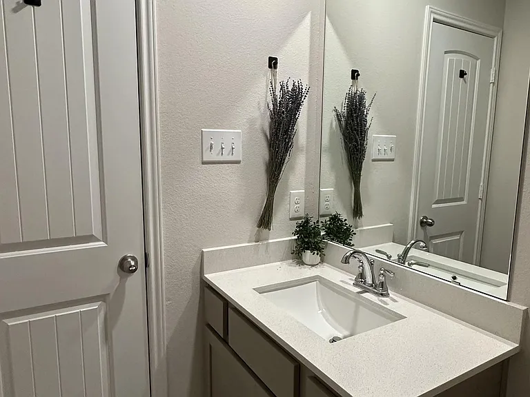 Upstair Shared bathroom