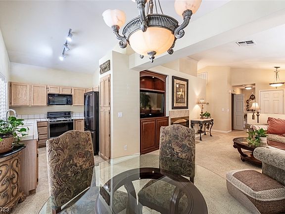 3rd image of 3304 Paragon Dr