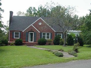 605 N Country Club Rd, Mount Airy, NC 27030