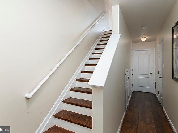 3rd image of 6888 Archibald Dr