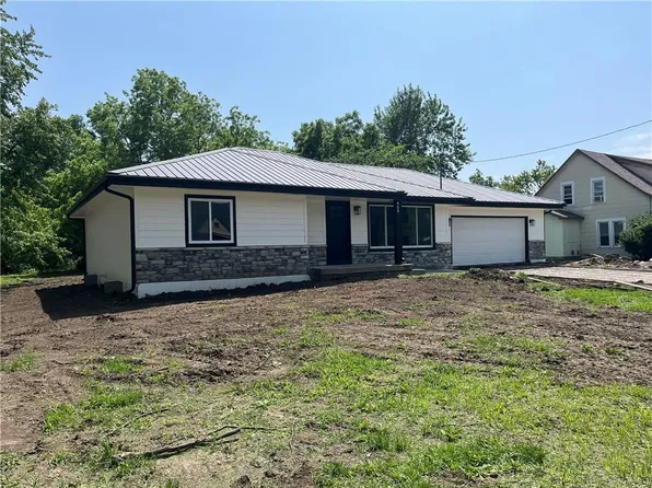 909 E Market St, Lacygne, KS 66040
