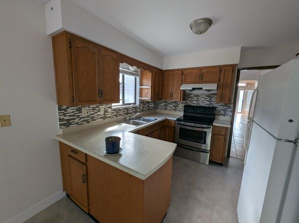 3 bedroom rental in Vancouver — photo 2