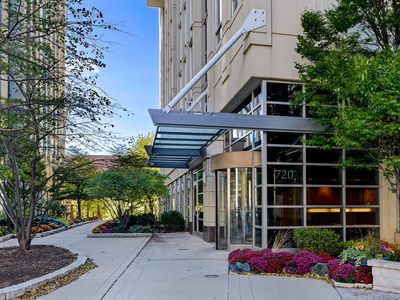 720 N Larrabee St APT 1010, Chicago, IL, 60654