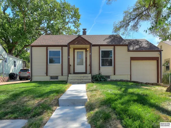 917 McLaughlin Cir, Bellevue, NE 68005