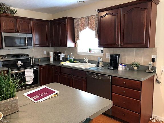 3rd image of 7850 Buckstone Ct
