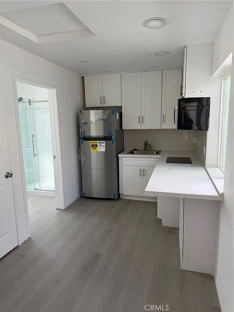 Studio, 420 sqft, $2,295 — Photo 4