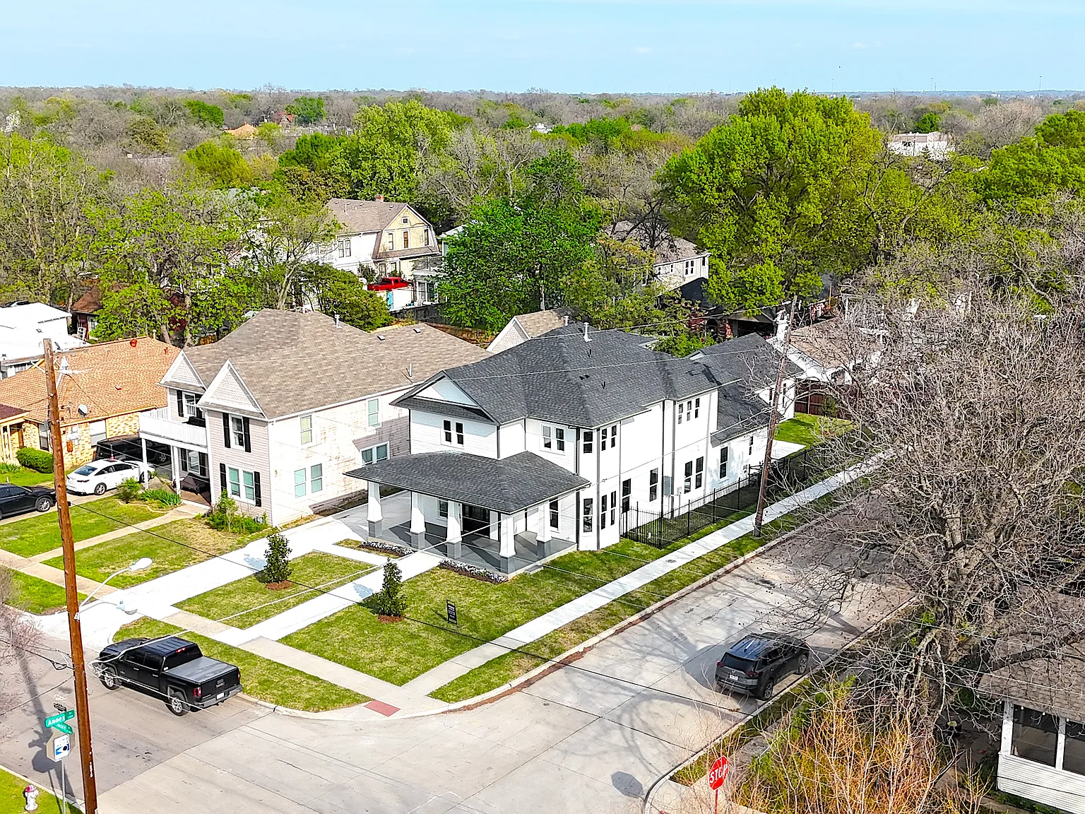 4 bed, 3.5 bath, 3000 sqft, $6,790 — Photo 3